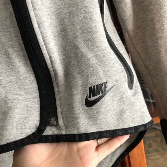 Nike Tech Asymmetric Cape Hoodie Sweater - Picture 4 of 5